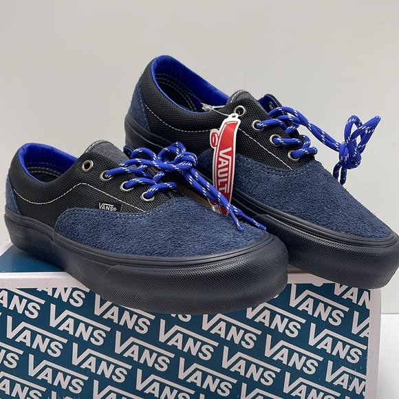 Vans Women’s Era VIt Lx
Hiker Dress Blues
VN0A4BNHLKZ
Sneakers - Picture 4 of 16